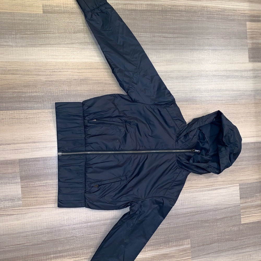 Lululemon windbreaker navy blue coat